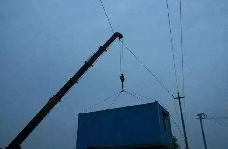 安裝多等級高壓近電報警器為施工機械增加“高壓檢驗員” 安裝多等級高壓近電報警器為施工機械增加“高壓檢驗員”